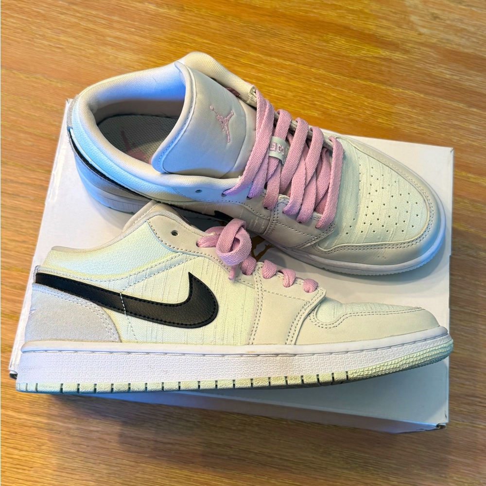 Wmns Air Jordan 1 Low SE 'Barely Green'